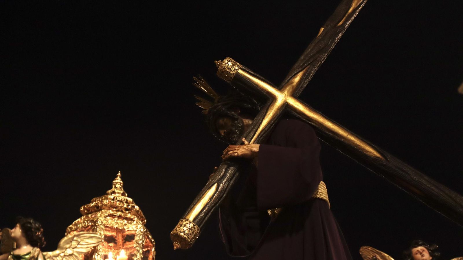 La Madrugá por la Carrera Oficial en la Semana Santa de Sevilla 2025