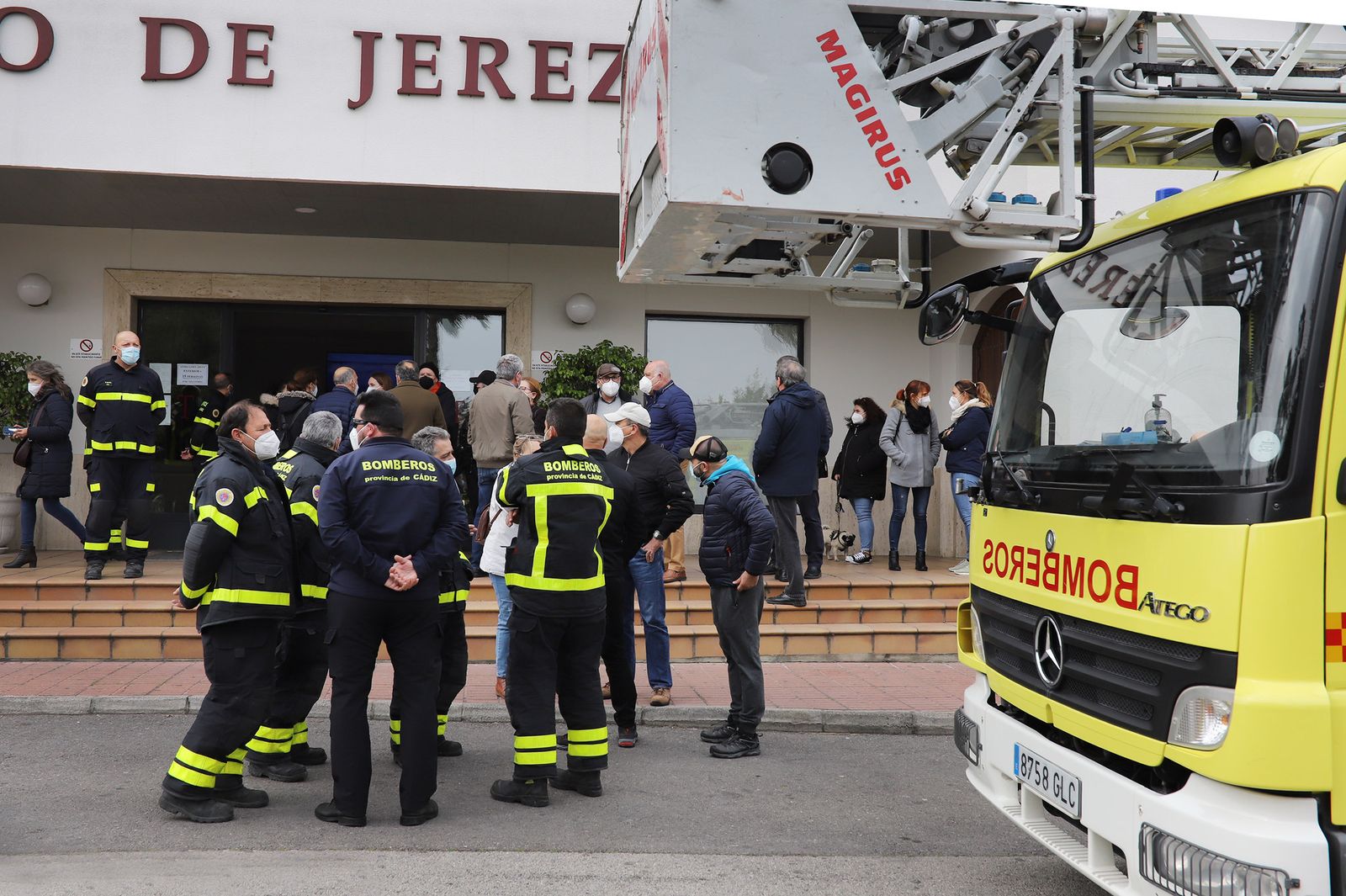 Bomberos de Jerez despiden a su compañero Tato Cirera