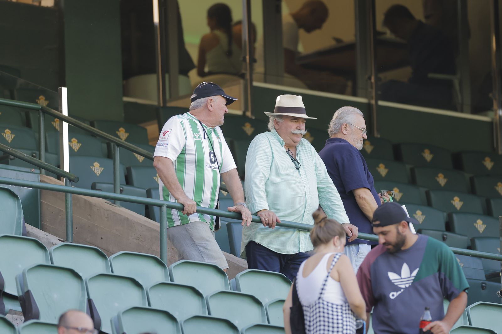 Búscate en la fotos del Betis-Sparta