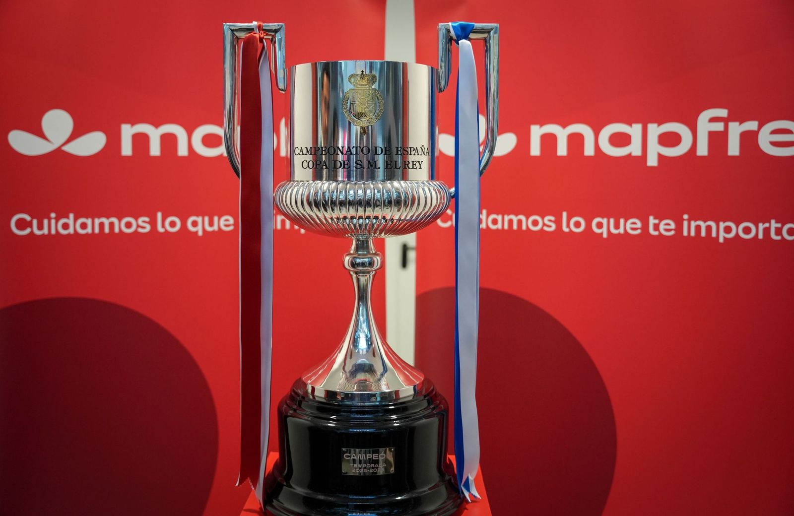 El trofeo de la Copa del Rey ya está en Sevilla: dónde y cuándo se ...