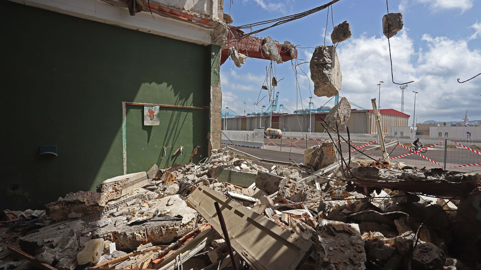 Comienzo de las obras de derribo de la lonja del puerto de Algeciras