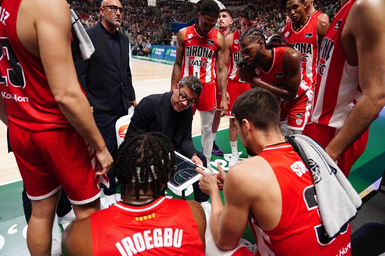 Fotis Katsikaris durante un tiempo muerto.