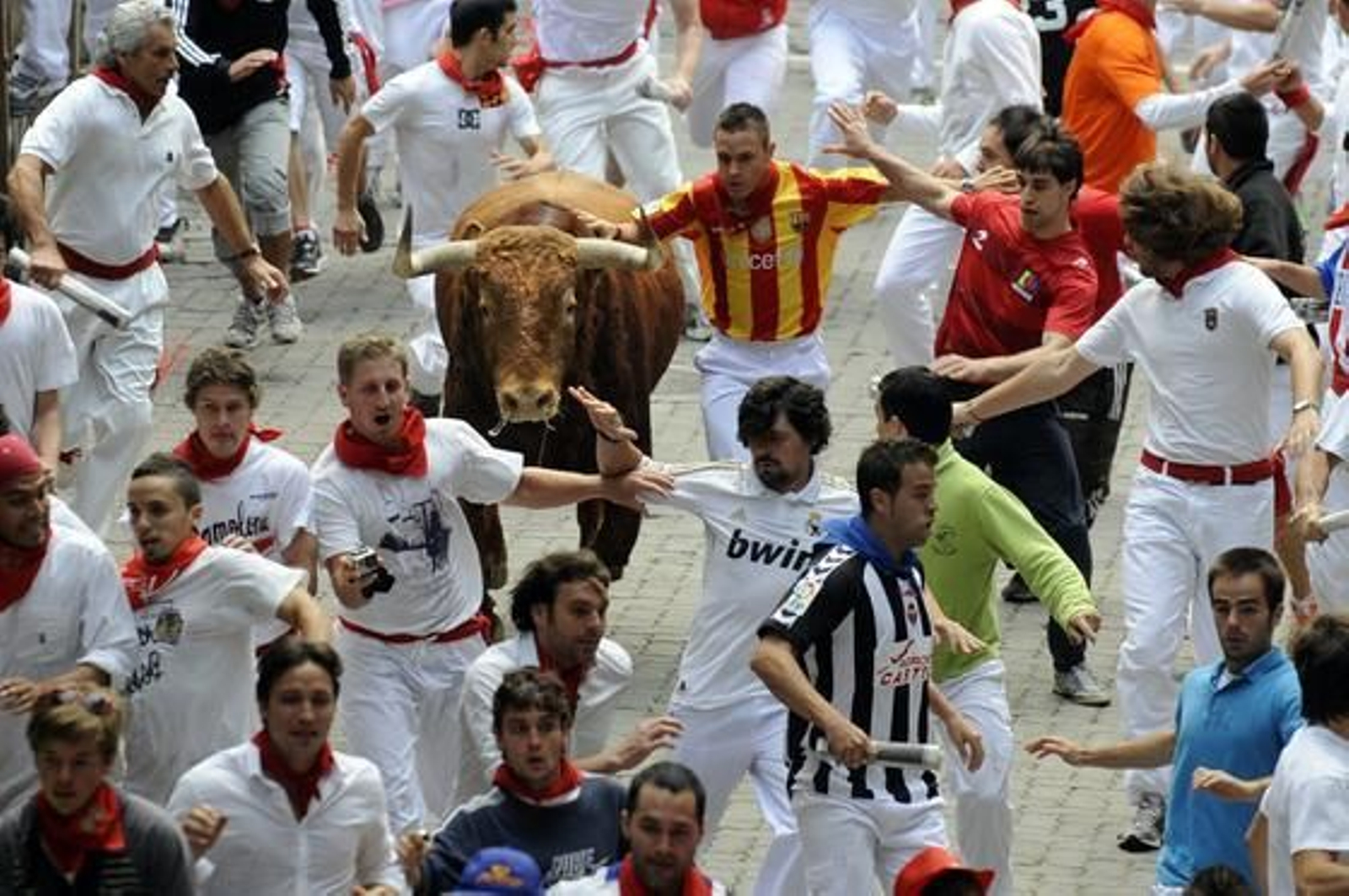 Los toros de El Pilar protagonizan un encierro rápido, limpio y sin corneados

Foto: AFP PHOTO