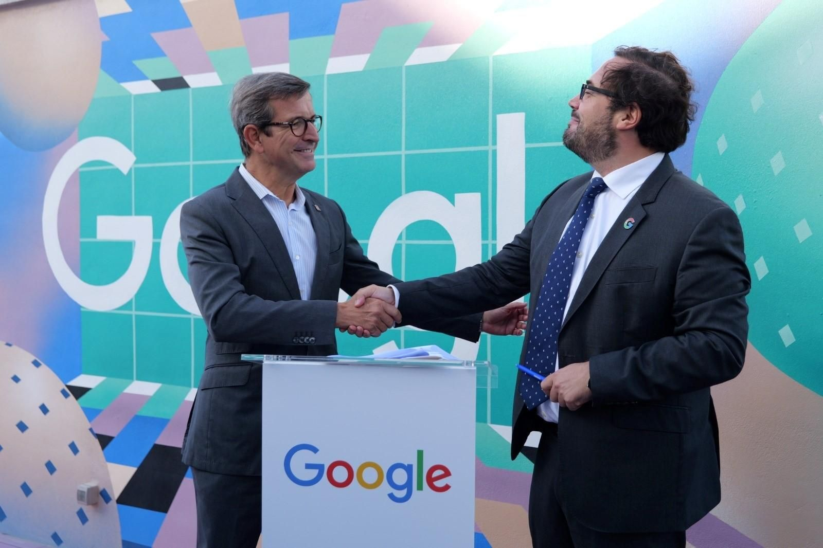 El consejero de Industria, Energía y Minas, Jorge Paradela, y el director de Políticas Públicas y Relaciones Institucionales de Google Iberia, Miguel Escassi
