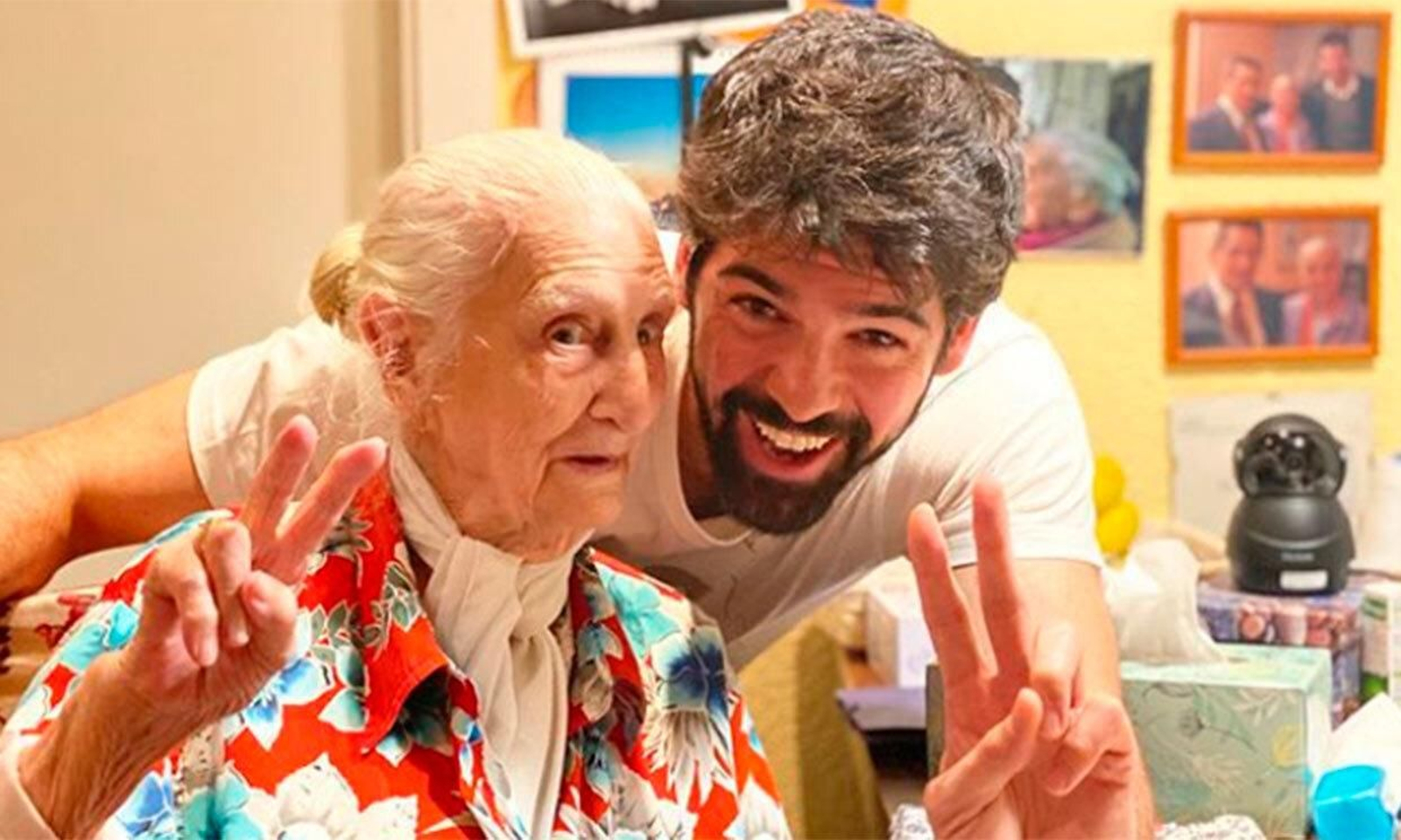 Miguel Ángel Muñoz y su Tata, en uno de los capítulos de 'La CuarenTata'.