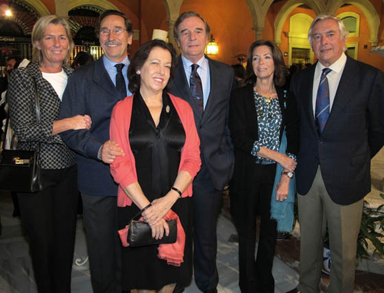 Chata Ortiz Osborne, Antonio Urquijo, Pilar Trueba, Juan Luis Gómez-Millán, Maca de Simón y Felipe Roca de Togores.

Foto: Victoria Ramírez