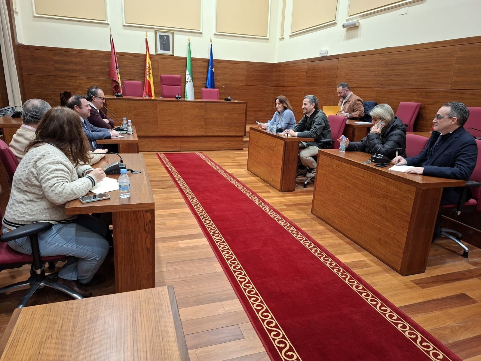 Una imagen de este encuentro, celebrado en el salón de plenos.