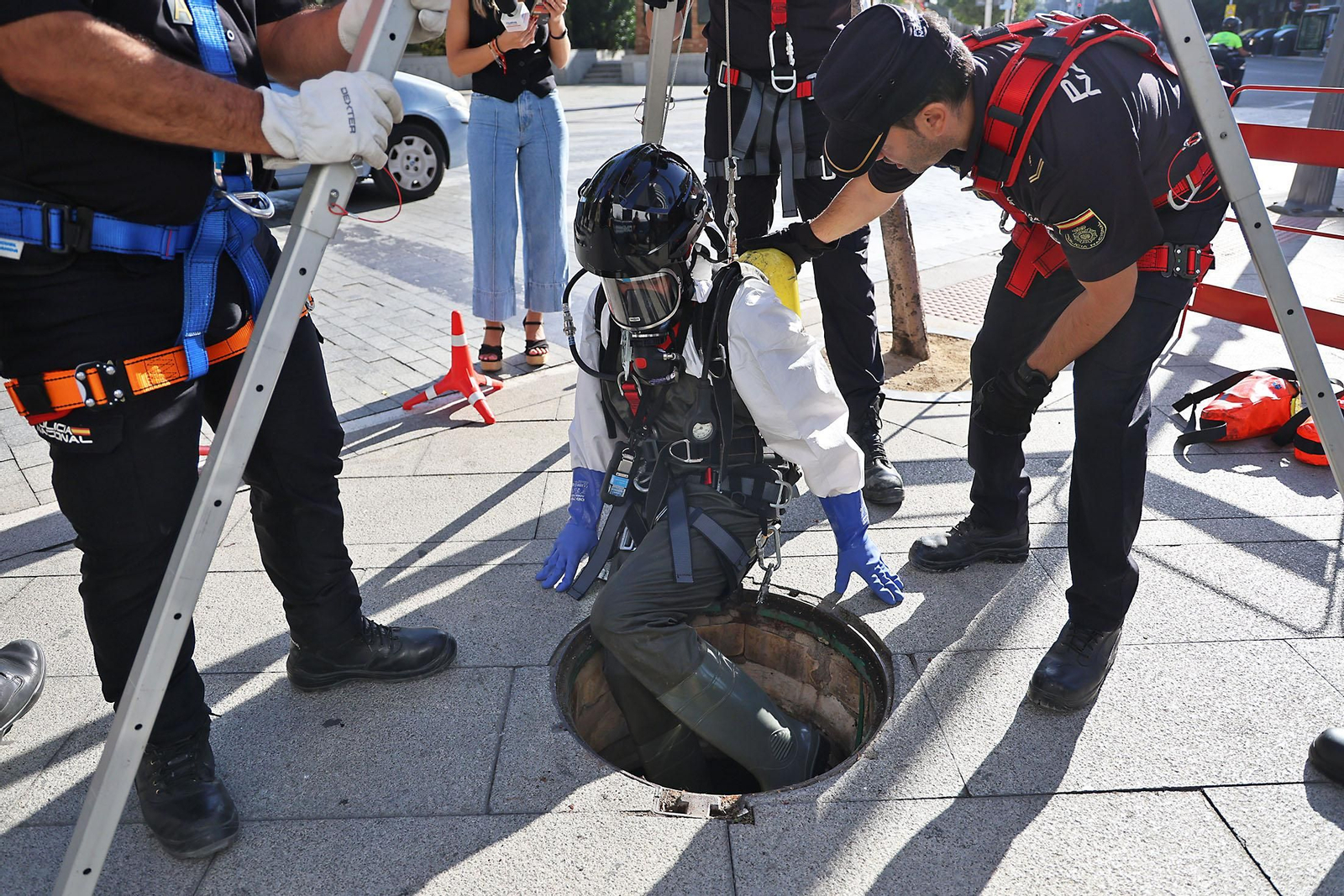 Así trabaja la Unidad de Subsuelo de la Policía para garantizar la seguridad en Huelva durante la Magna