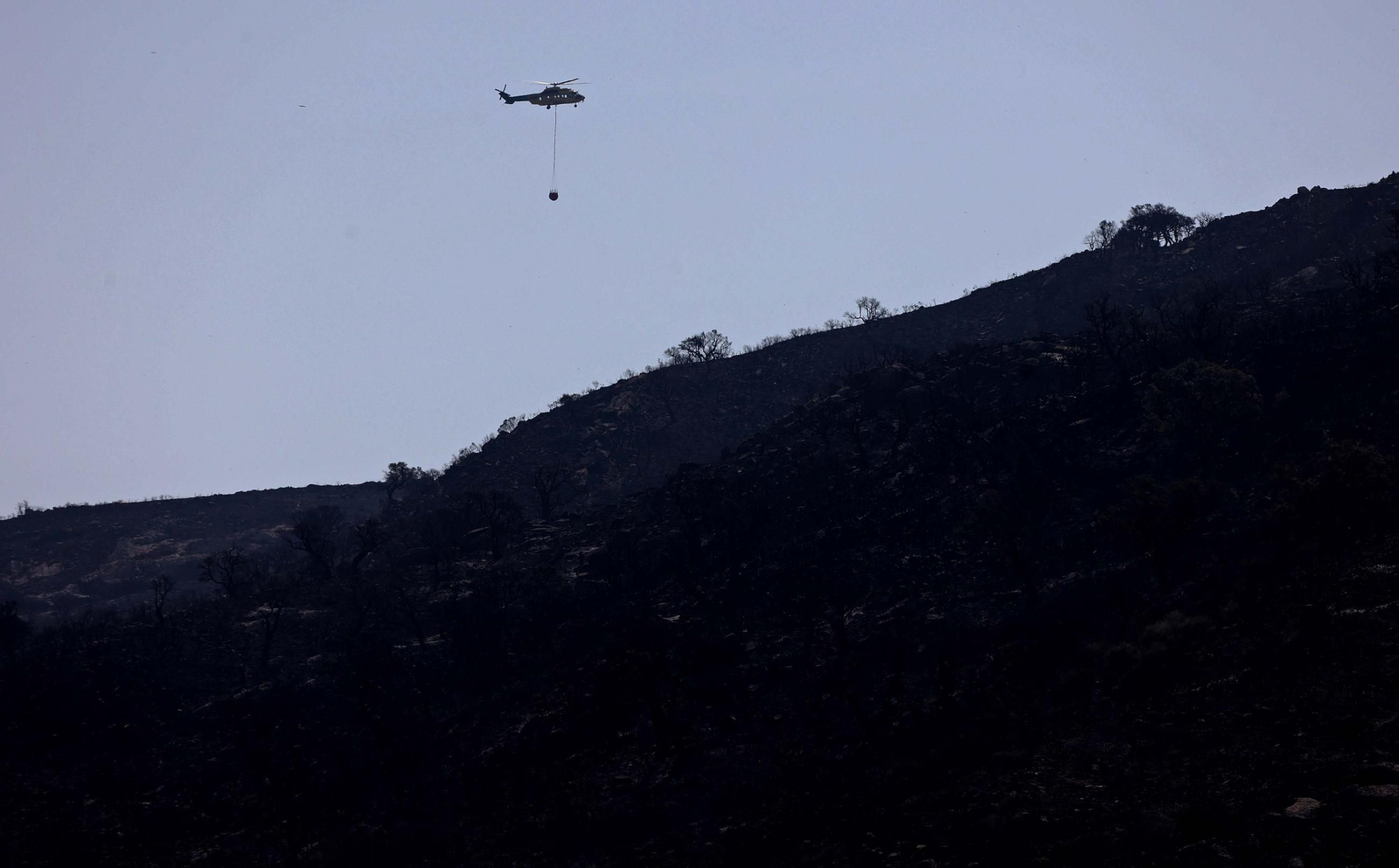 Así han quedado Atlanterra y Zahara de los Atunes tras el incendio forestal en la Sierra de la Plata de Tarifa