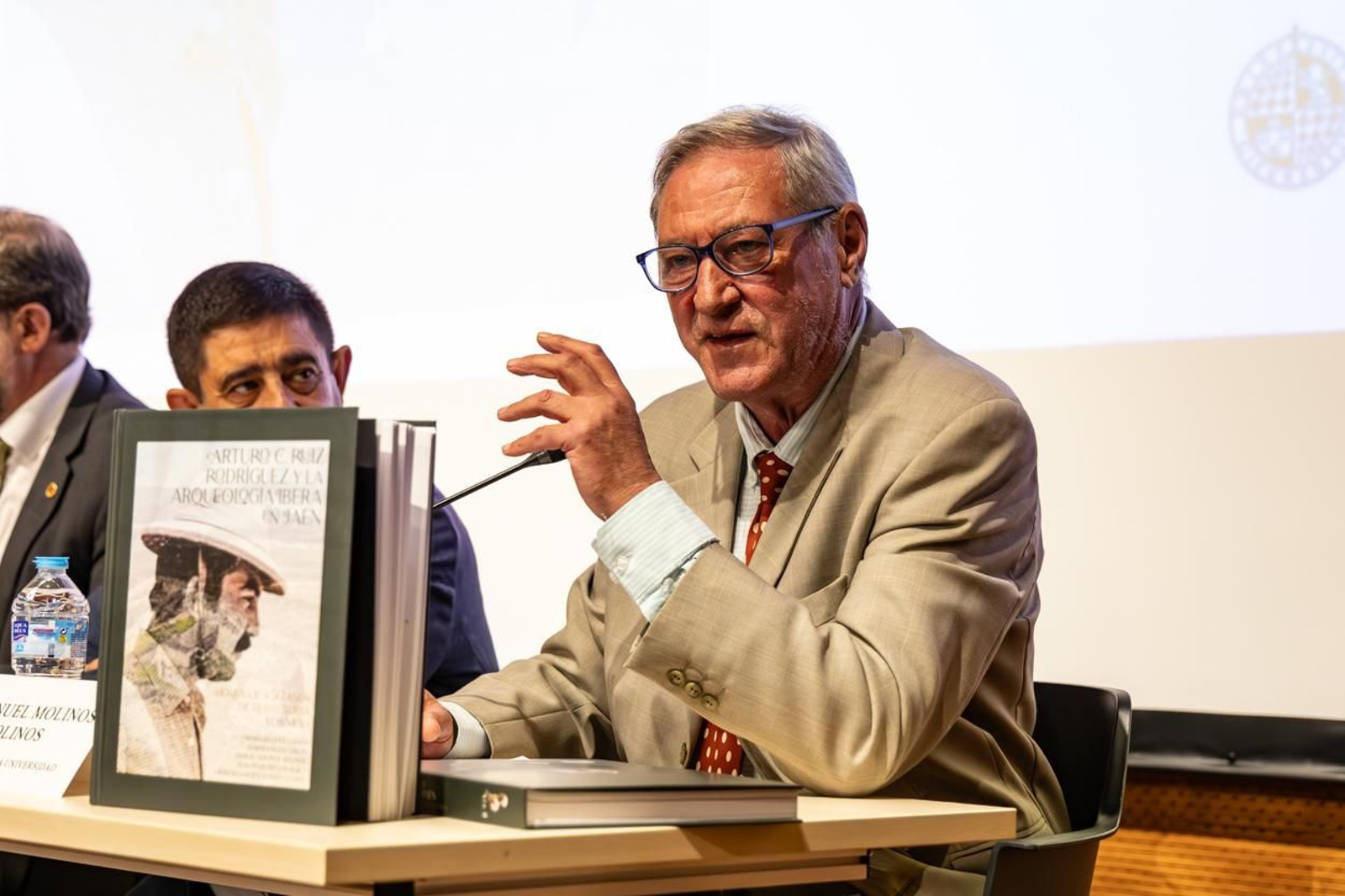 Asi ha sido el homenaje a Arturo Ruiz.