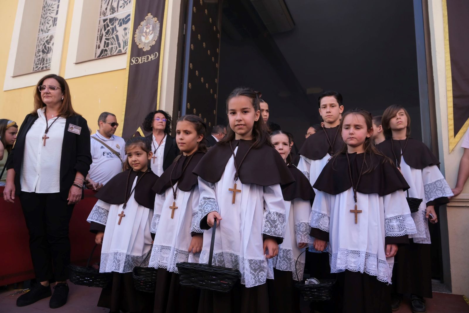 Viernes Santo en Córdoba: la procesión de La Soledad, en imágenes