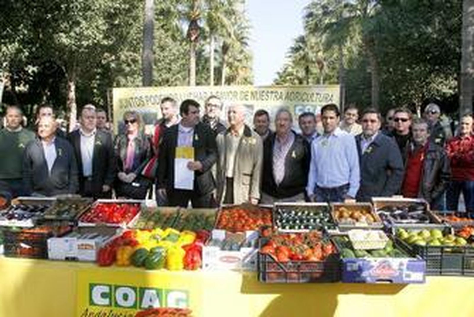 La sociedad almeriense muestra su apoyo a la agricultura.