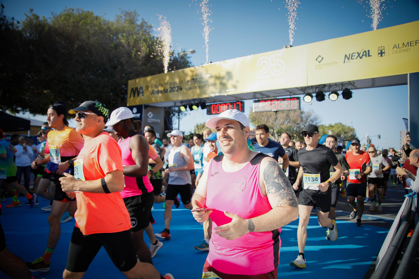 Imágenes de la salida de la Media maratón Ciudad de Almería