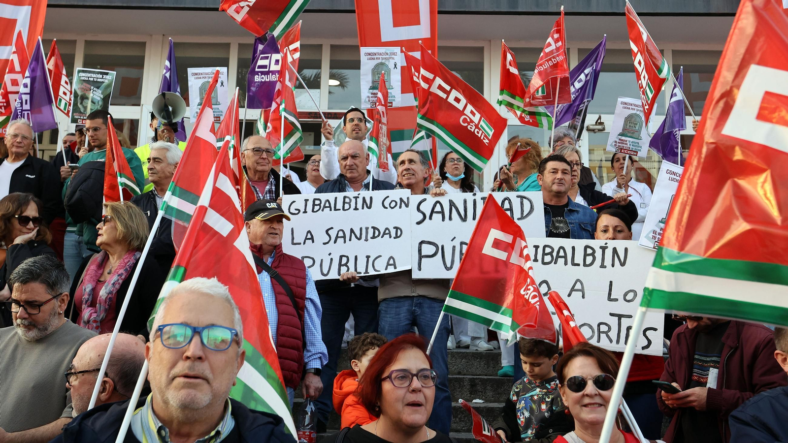 Concentración por la sanidad pública y la atención primaria en el Hospital de Jerez
