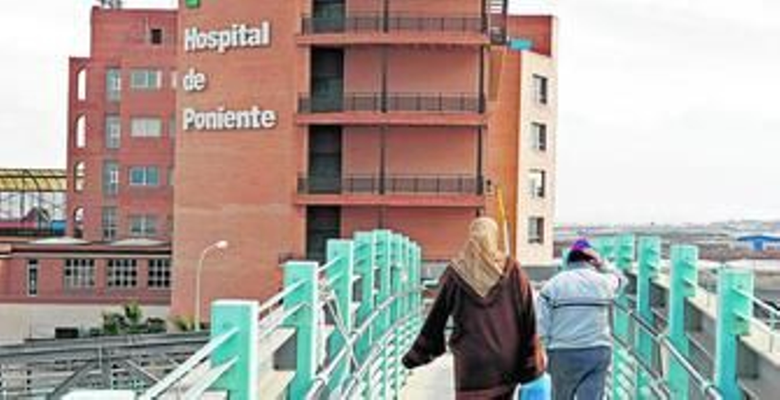 Hospital de Poniente, en El Ejido, donde ayer se celebró la reunión del tribunal de selección de personal.