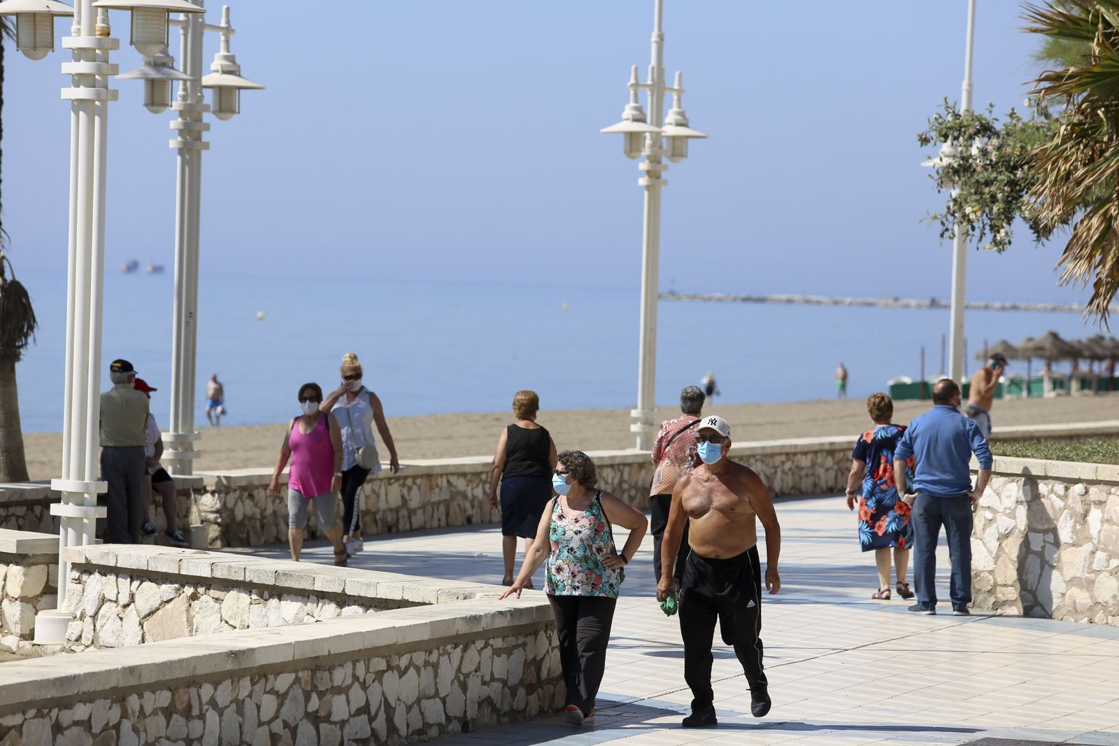 La playa de Huelin, en Málaga capital, en el cuarto día de la fase 1