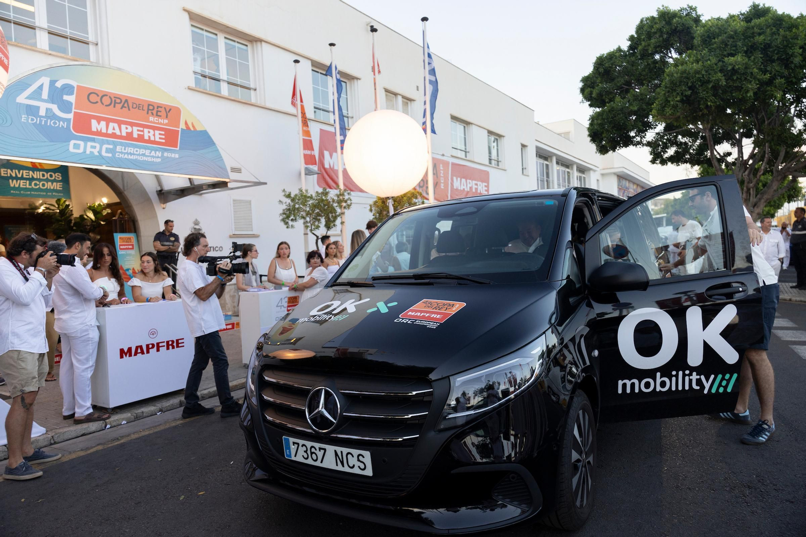 Búscate en el Cóctel de Blanco de la Copa del Rey Mapfre de vela