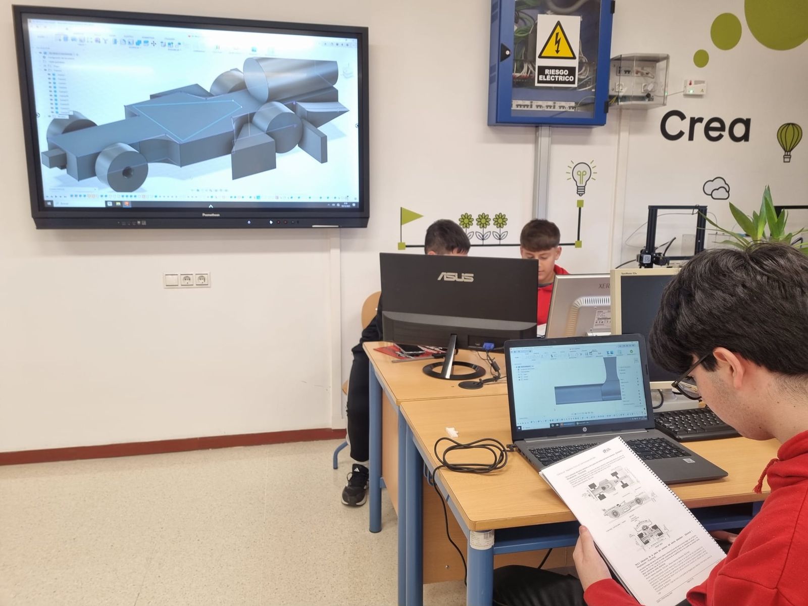 Tienen que crear la imagen, diseñar en 3D y hacer pruebas antes de salir a pista.