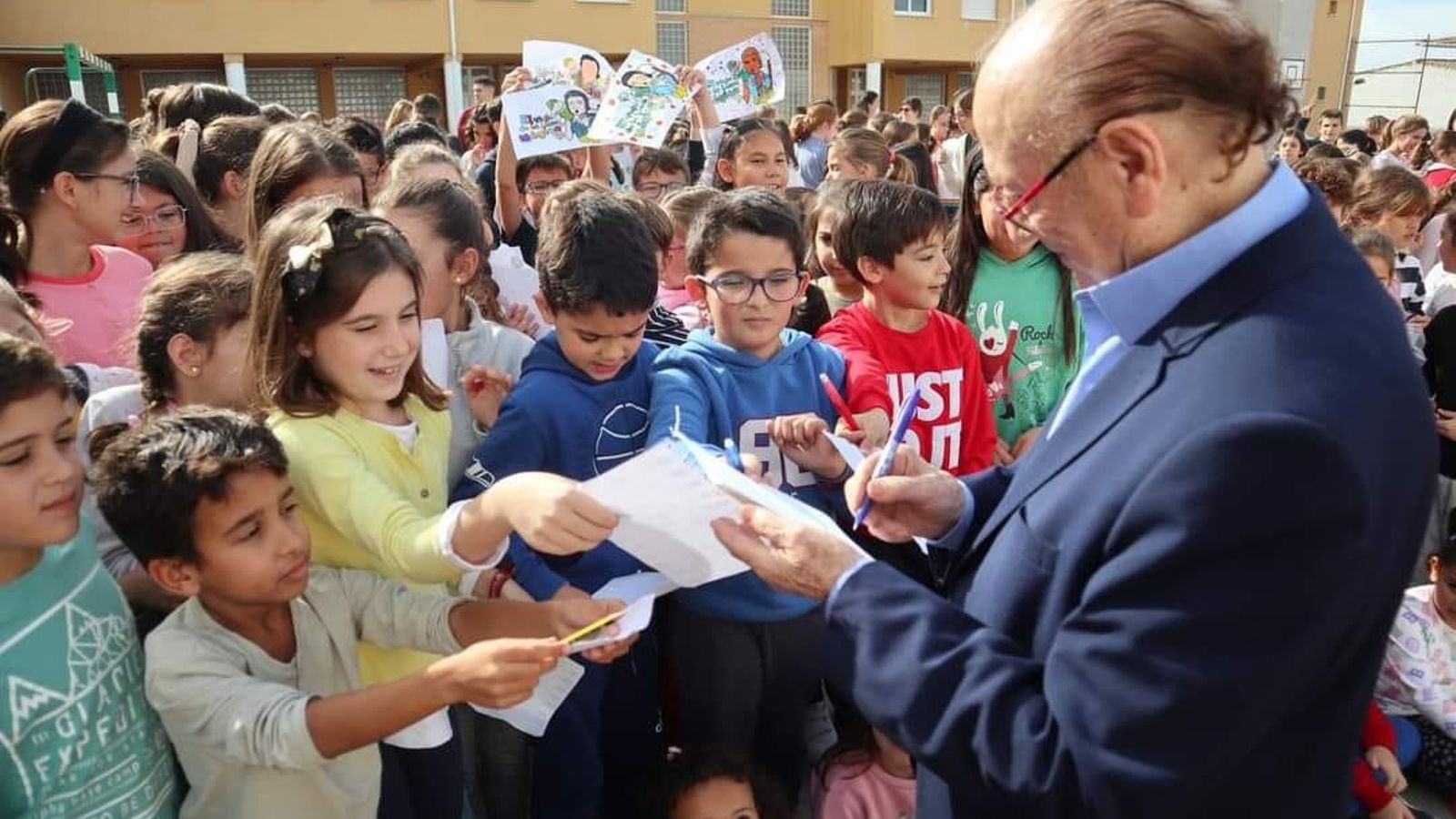 Fosforito con escolares de Puente Genil durante el pasado Día Internacional del Flamenco