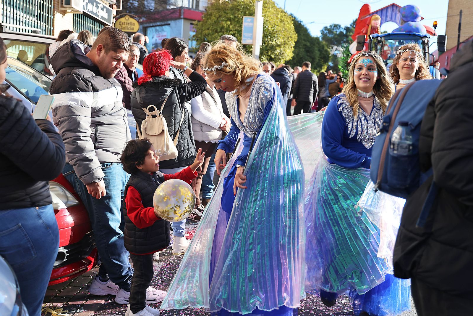 Las mejores fotografías de la salida y recorrido de la cabalgata de Reyes Magos 2026