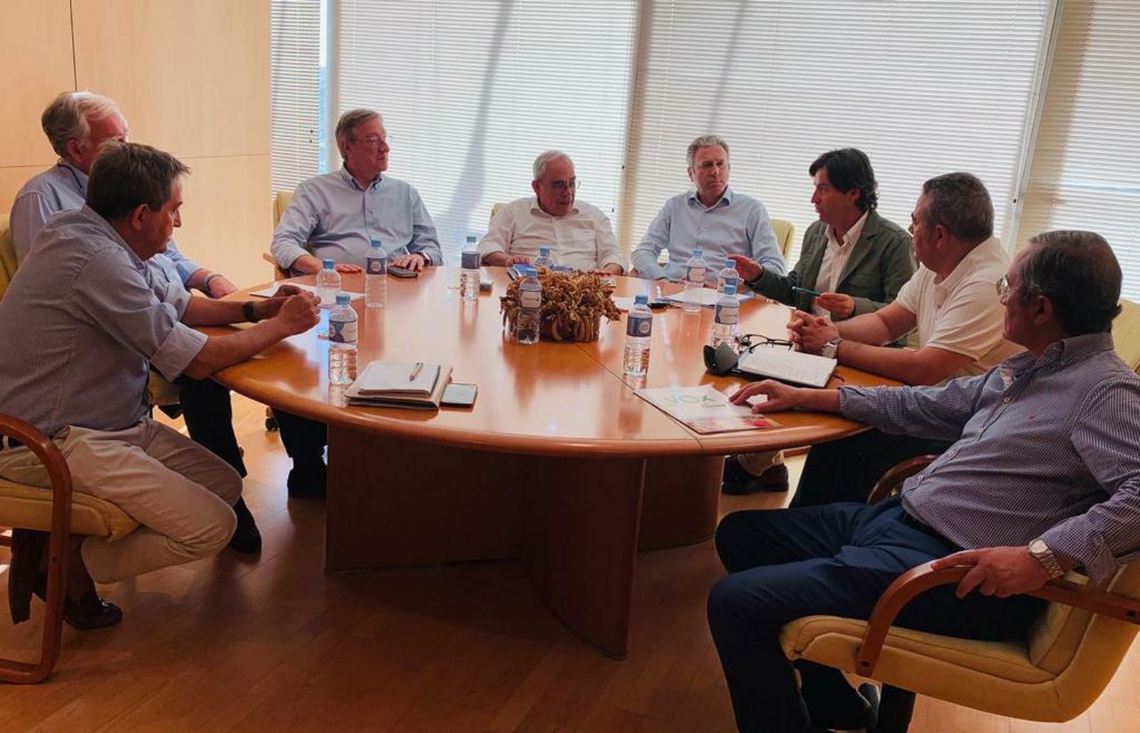 Reunión de Wenceslao Font con la Junta de Gobierno del Colegio de Abogados de Huelva.