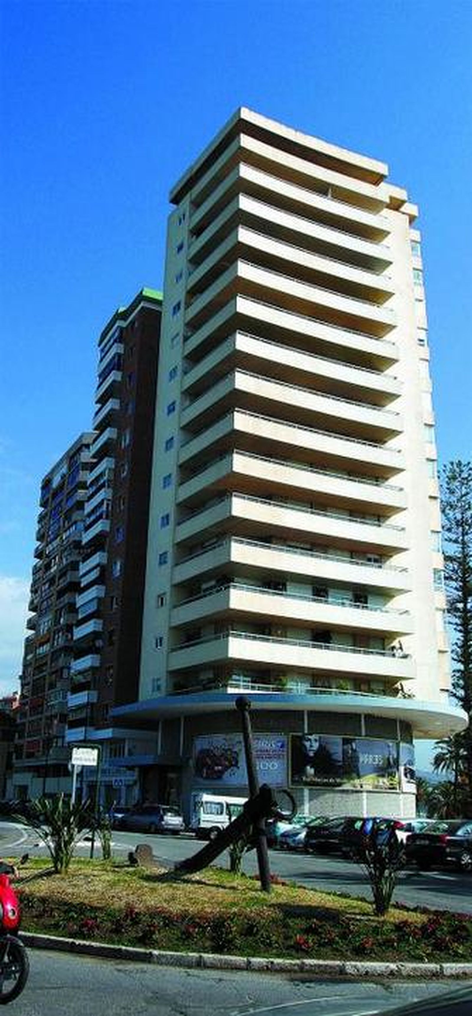 Una torre a descubrir, en el paseo de la Farola.