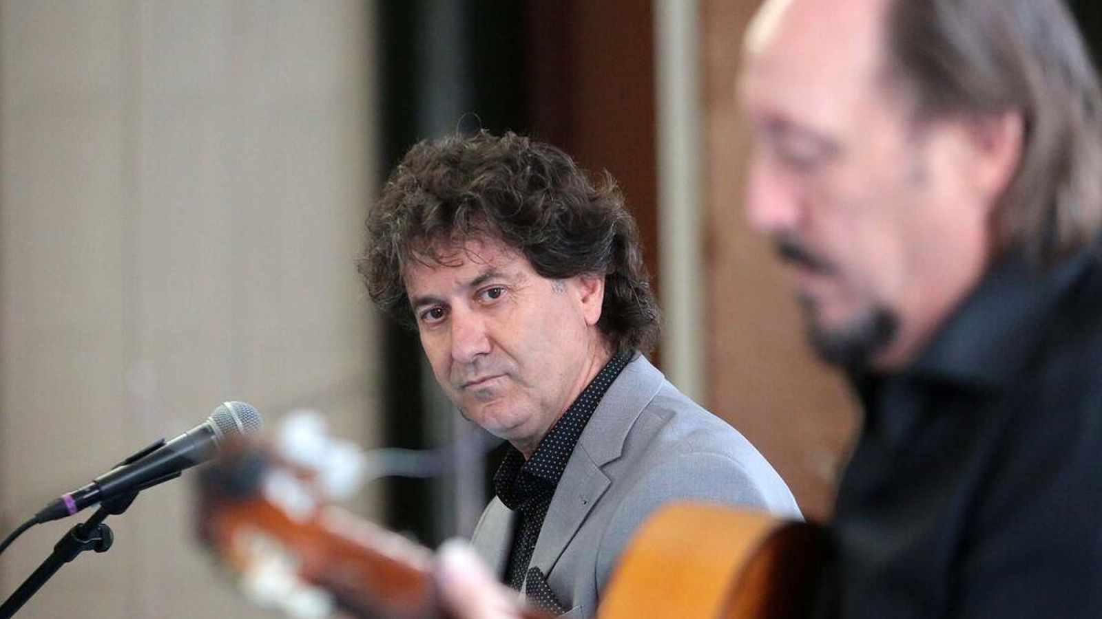 El acto ha proseguido con la conferencia de Julián Estrada.