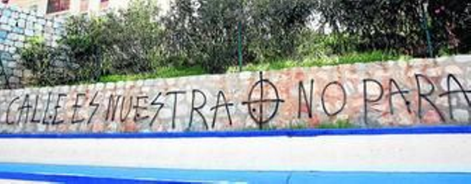 Pintada realizada por un grupo neonazi en un colegio de la capital malagueña.