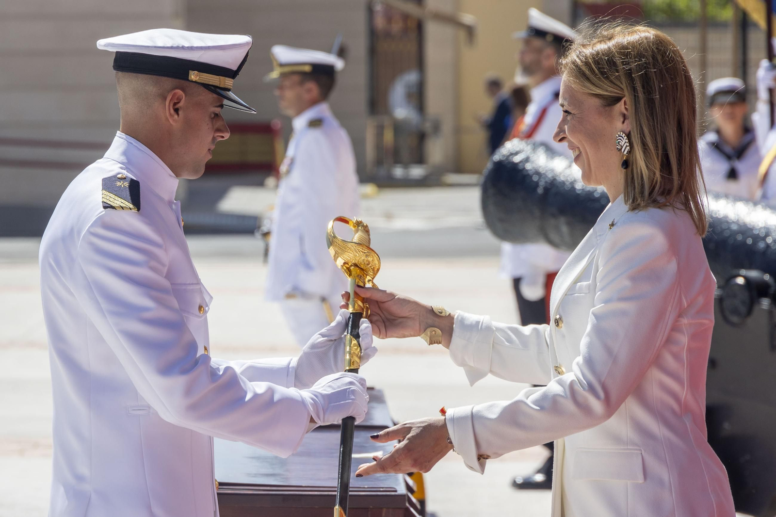 Las imágenes de la entrega de despachos a los nuevos suboficiales de la Armada Las imágenes de la entrega de despachos a los nuevos suboficiales de la Armada
