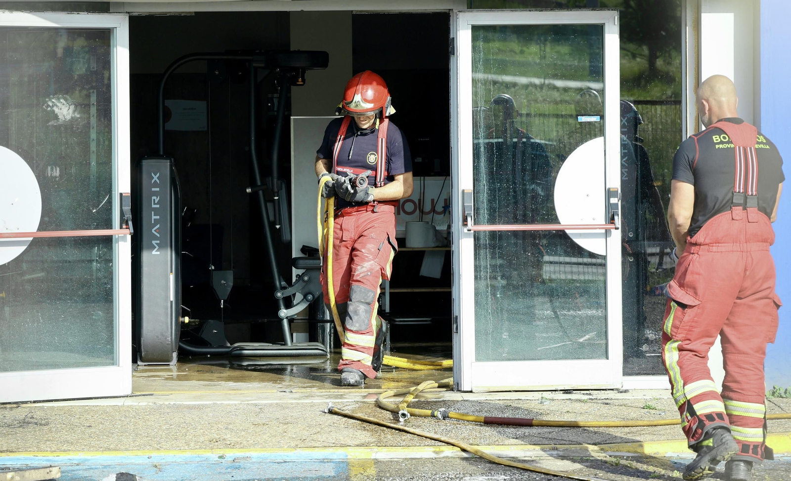 Incendio en el gimnasio Lowfit de Castilleja de la Cuesta