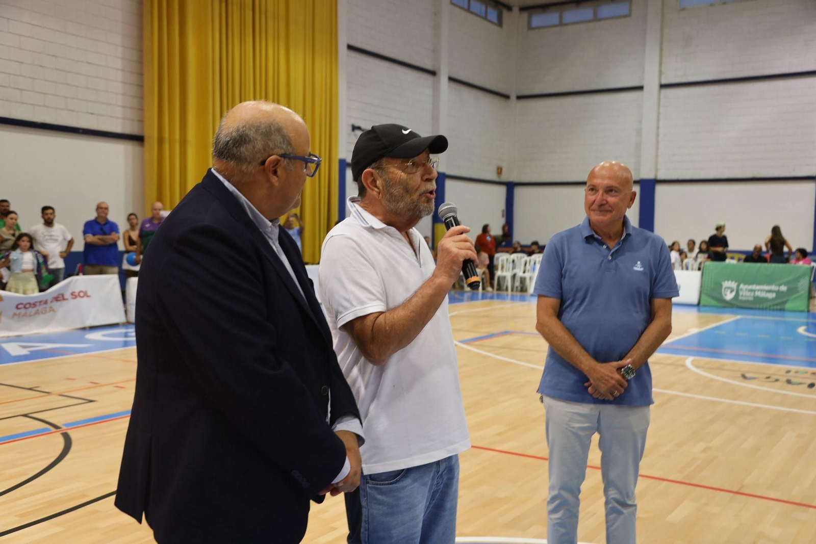 El bonito homenaje a Manolo Rincón durante el Unicaja-Alba