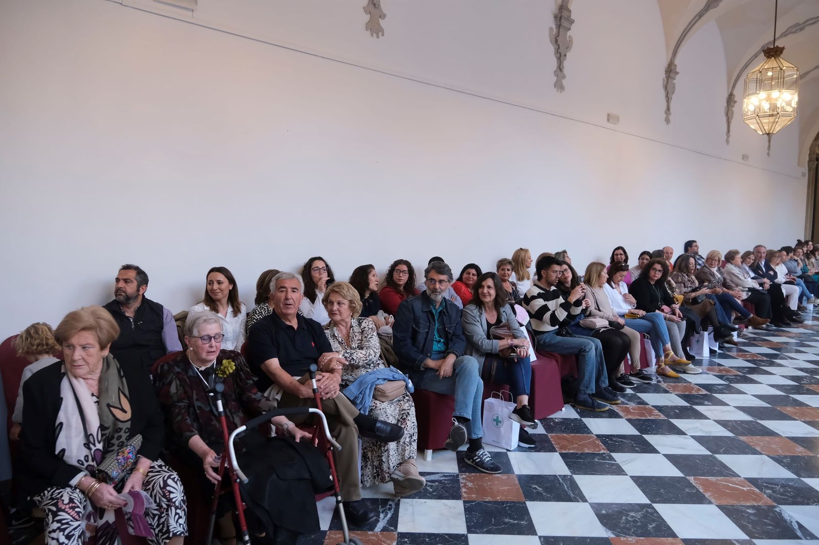 El desfile benéfico de la Asociación Alzheimer Córdoba 2023, en imágenes