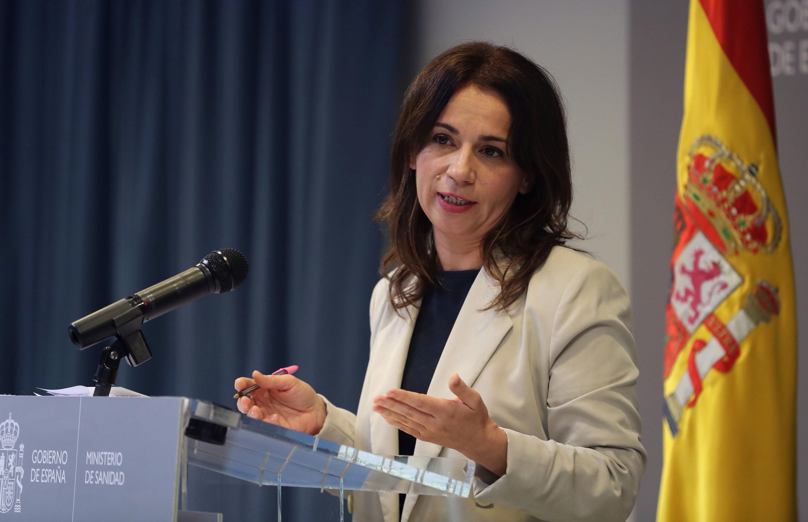 La sevillana Silvia Calzón durante una rueda de presa en el Ministerio de Sanidad.