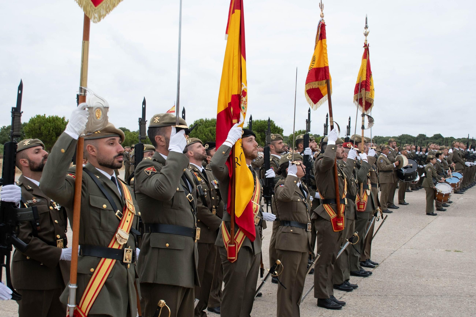 Imágenes de la jura de bandera del primer ciclo de 2025 en el Centro de Formación de Tropa 2 de San Fernando