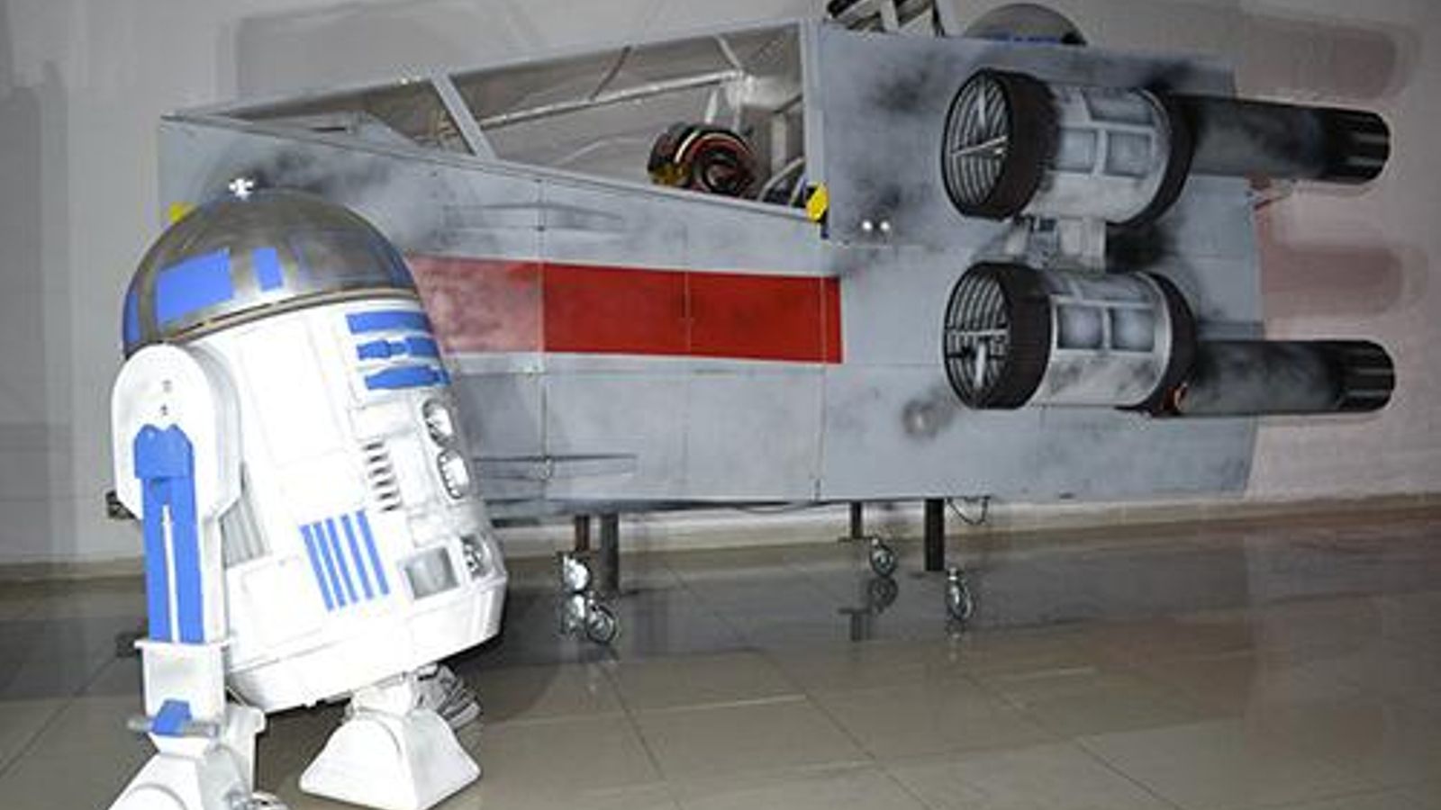 Simulador de la X-Wing de Star Wars. Simulador de la X-Wing de Star Wars.