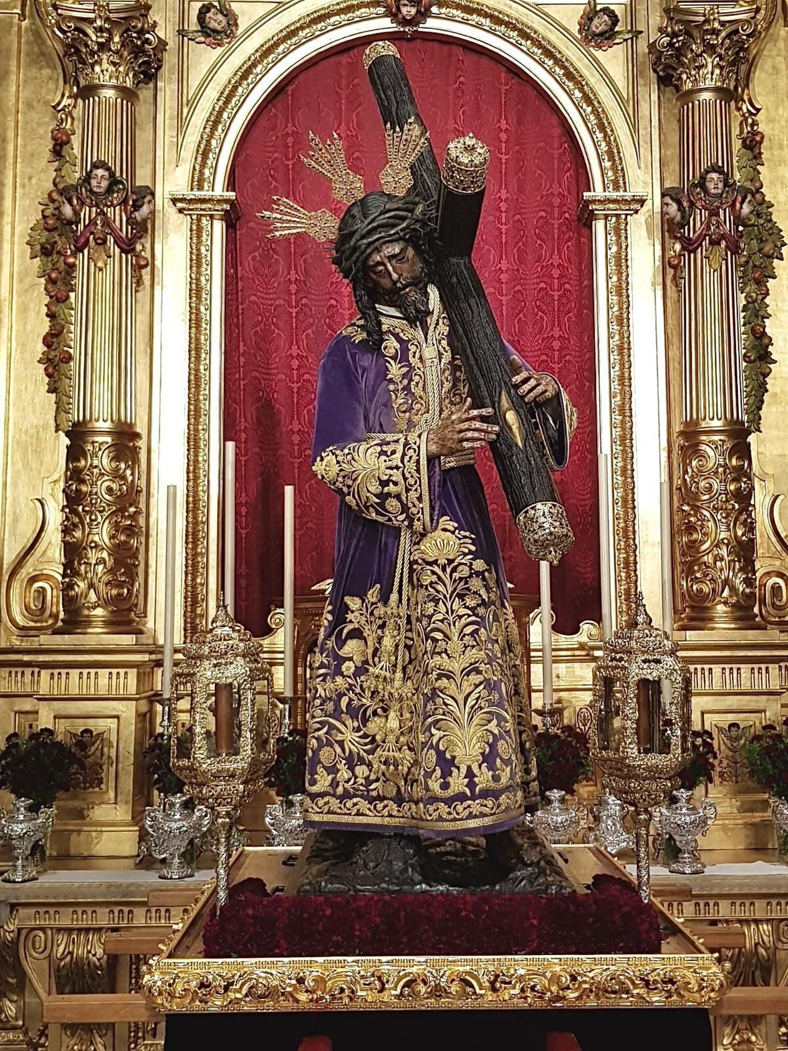 El Señor en las andas preparado para el traslado.