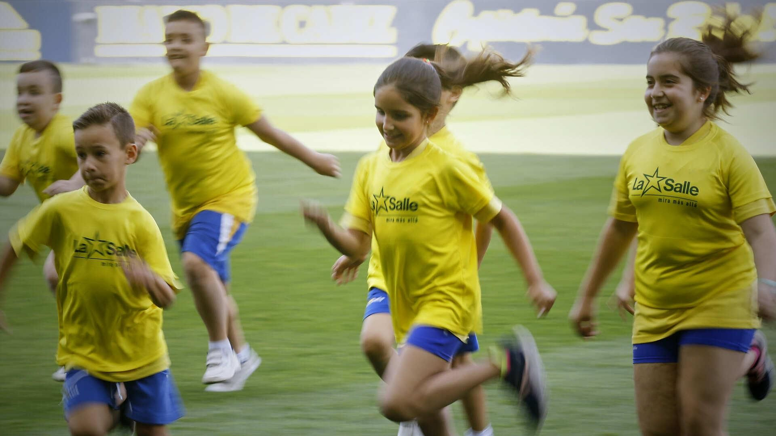 Partido de fútbol entre  Cádiz C.F. y C.A. Osasuna