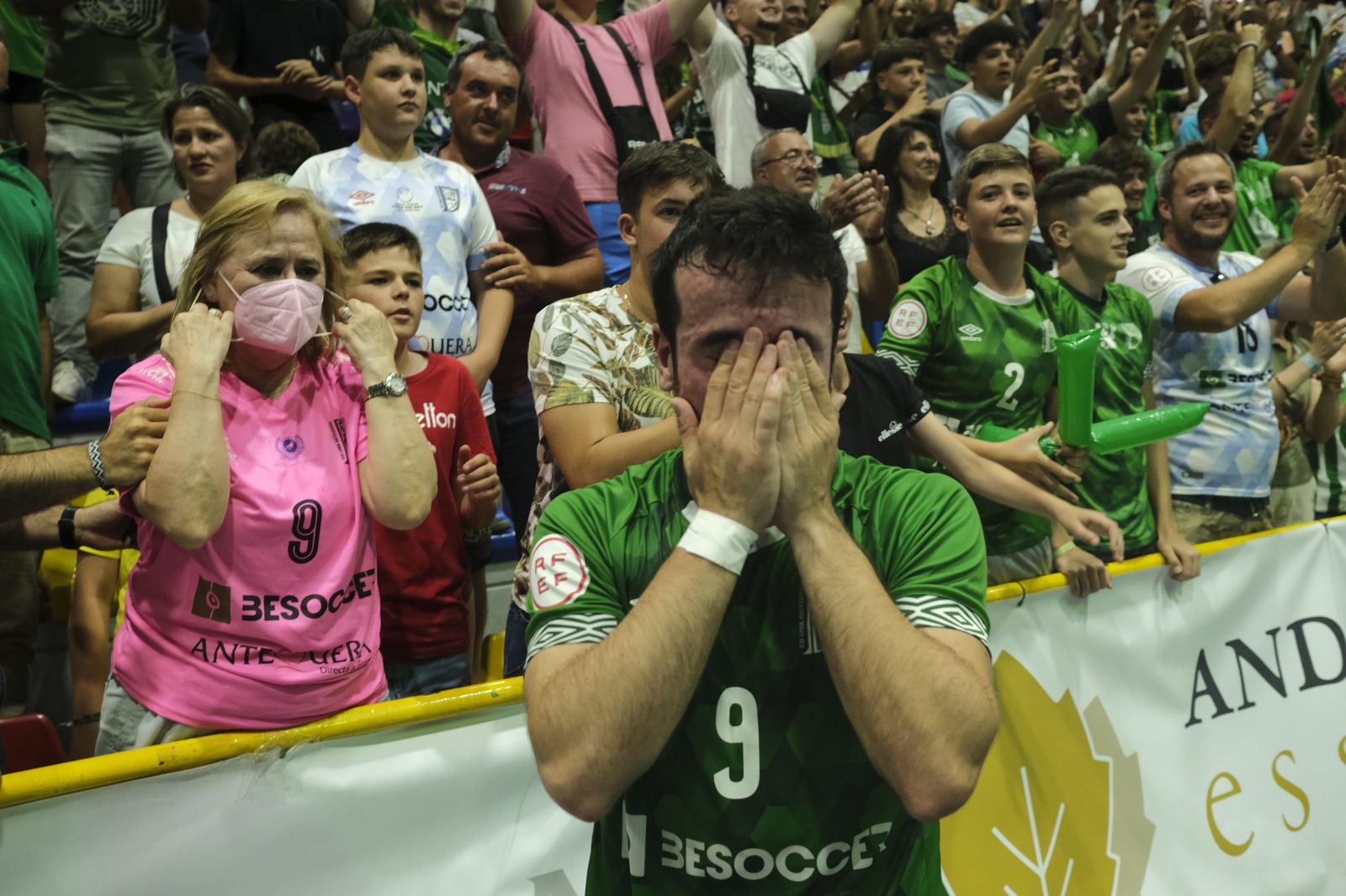 La fiesta del ascenso del BeSoccer UMA Antequera, en imágenes