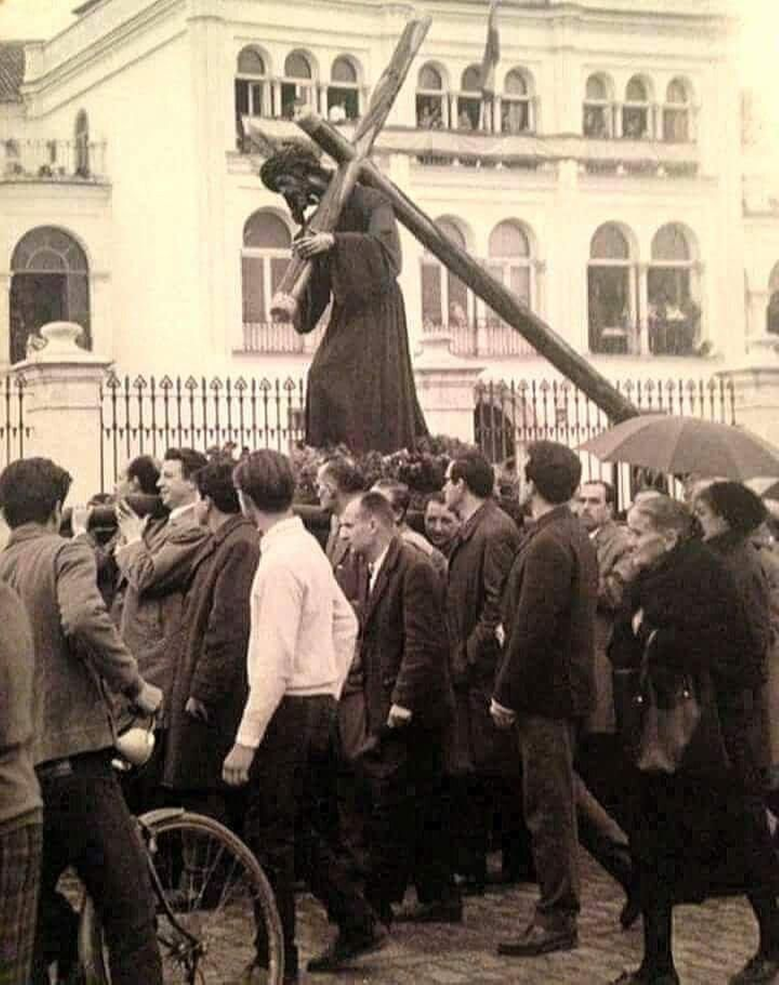 El Señor del Gran Poder durante su visita al hospital.