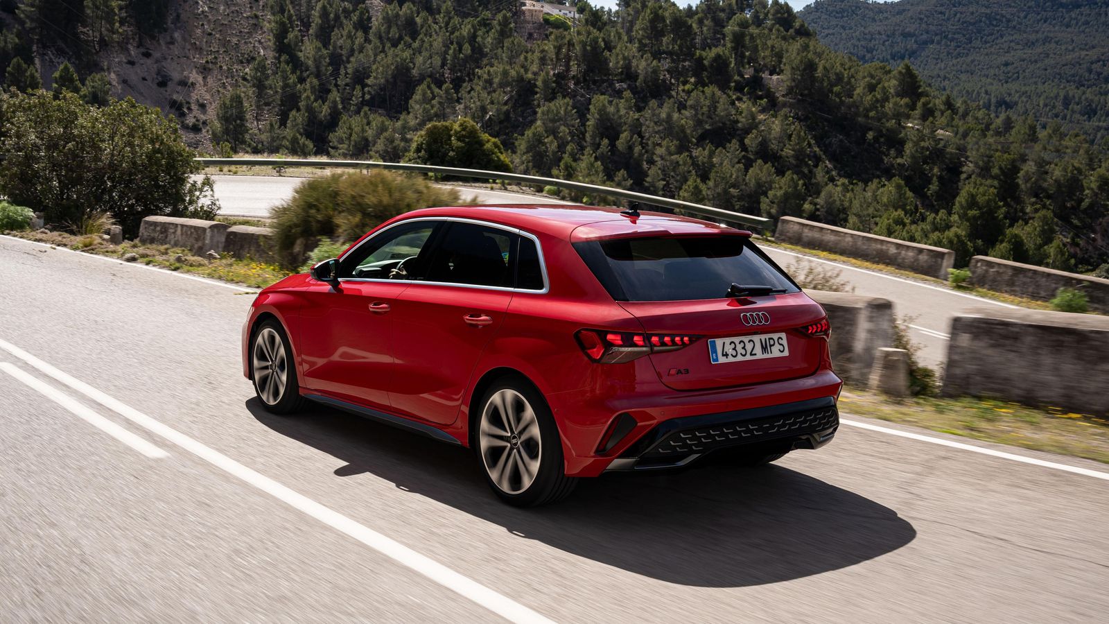 La gama quedará completada, por un lado, con los motores de 116 CV; por otro, con los híbridos enchufables con su nuevos sistema de propulsión y el RS3.