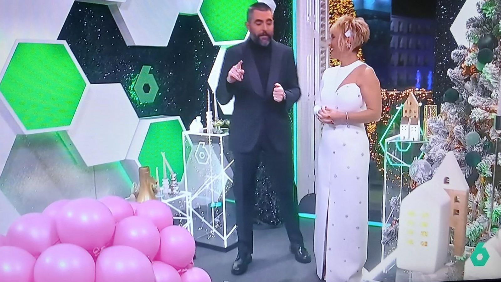 Dani Mateo con Cristina Pardo en las campanadas de La Sexta