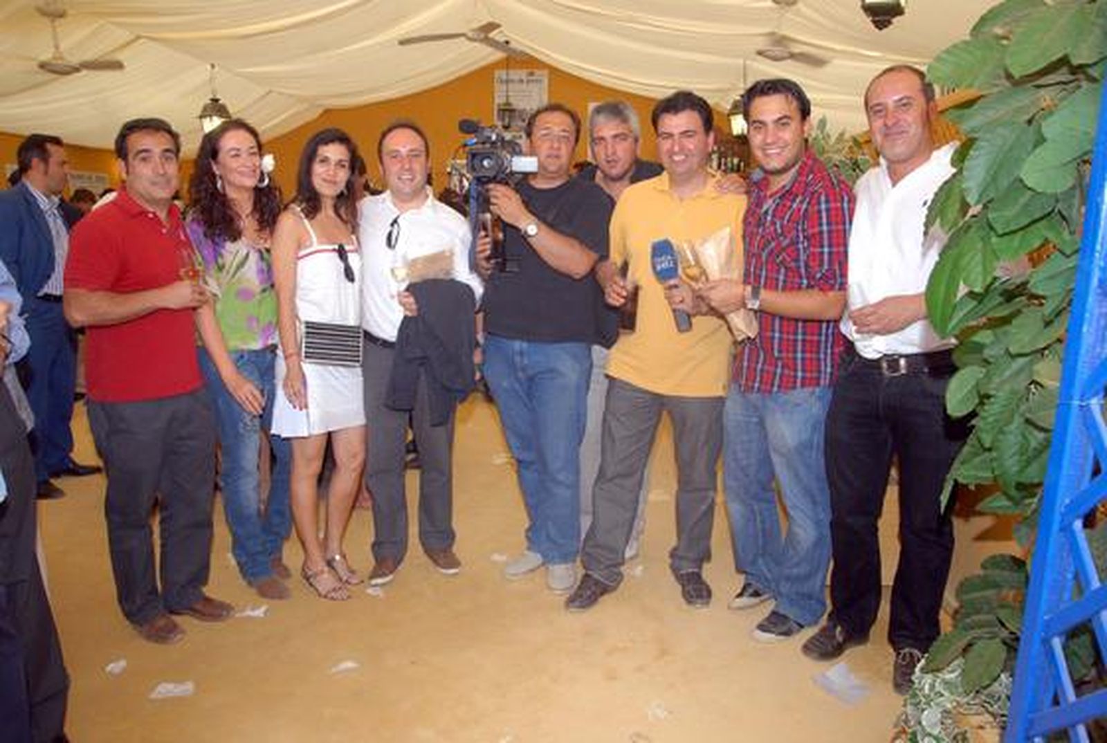 Parte de la plantilla de Diario de Jerez junto a periodistas de Onda Jerez. 

Foto: Manuel Aranda