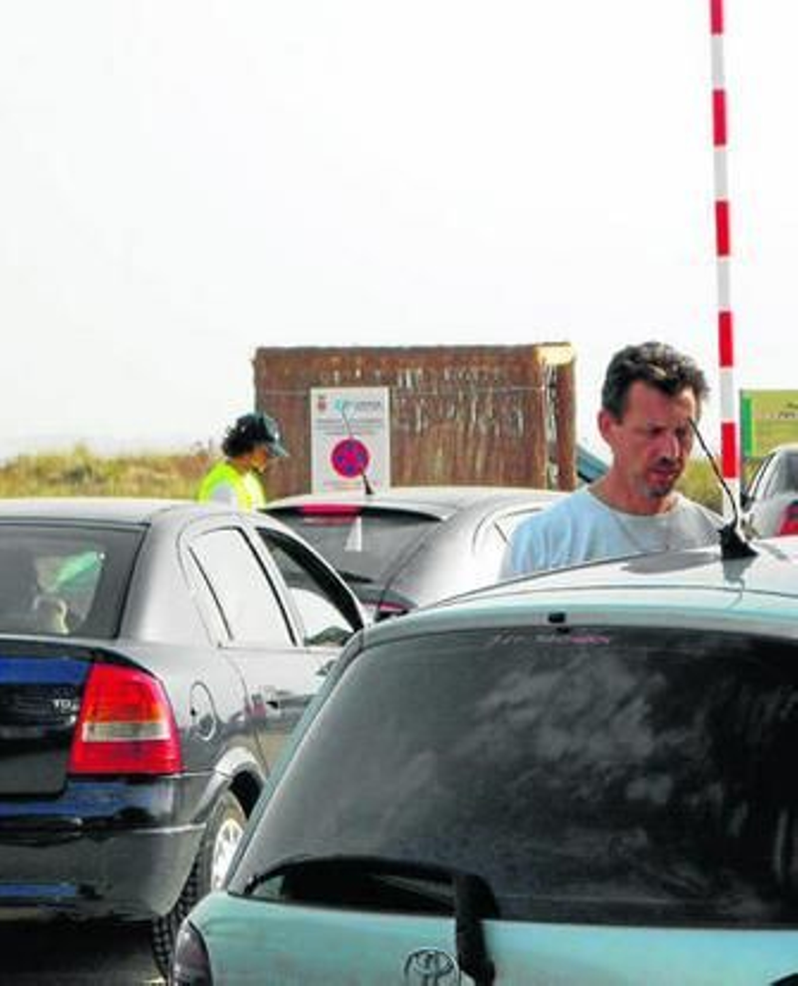 Imagen del cobro por acceder a la zona de Los Carriles, en la zona de Los Lances, el pasado fin de semana.