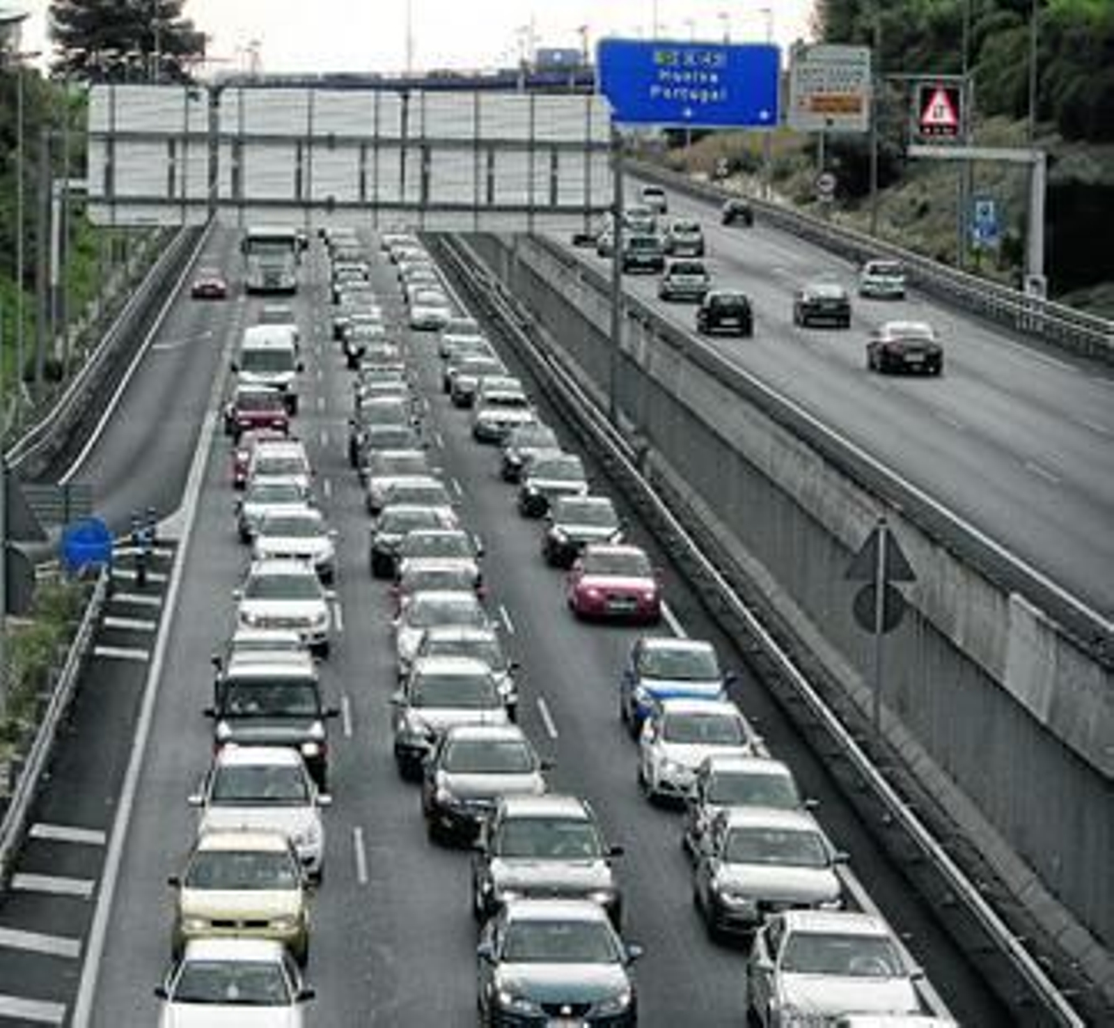 Atasco en la A-49.