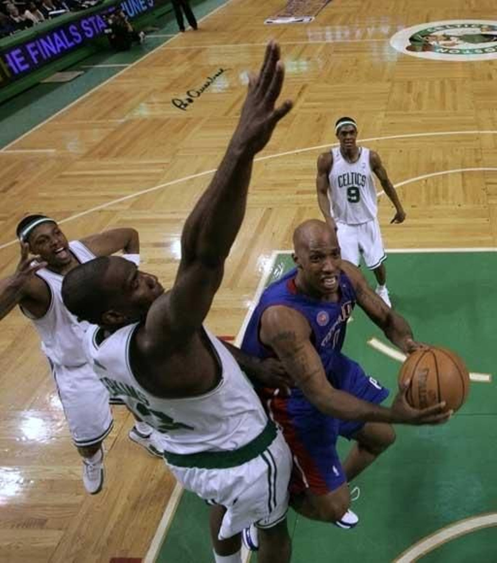 Celtics- Pistons (3-2) (106-102): Boston acaricia la final