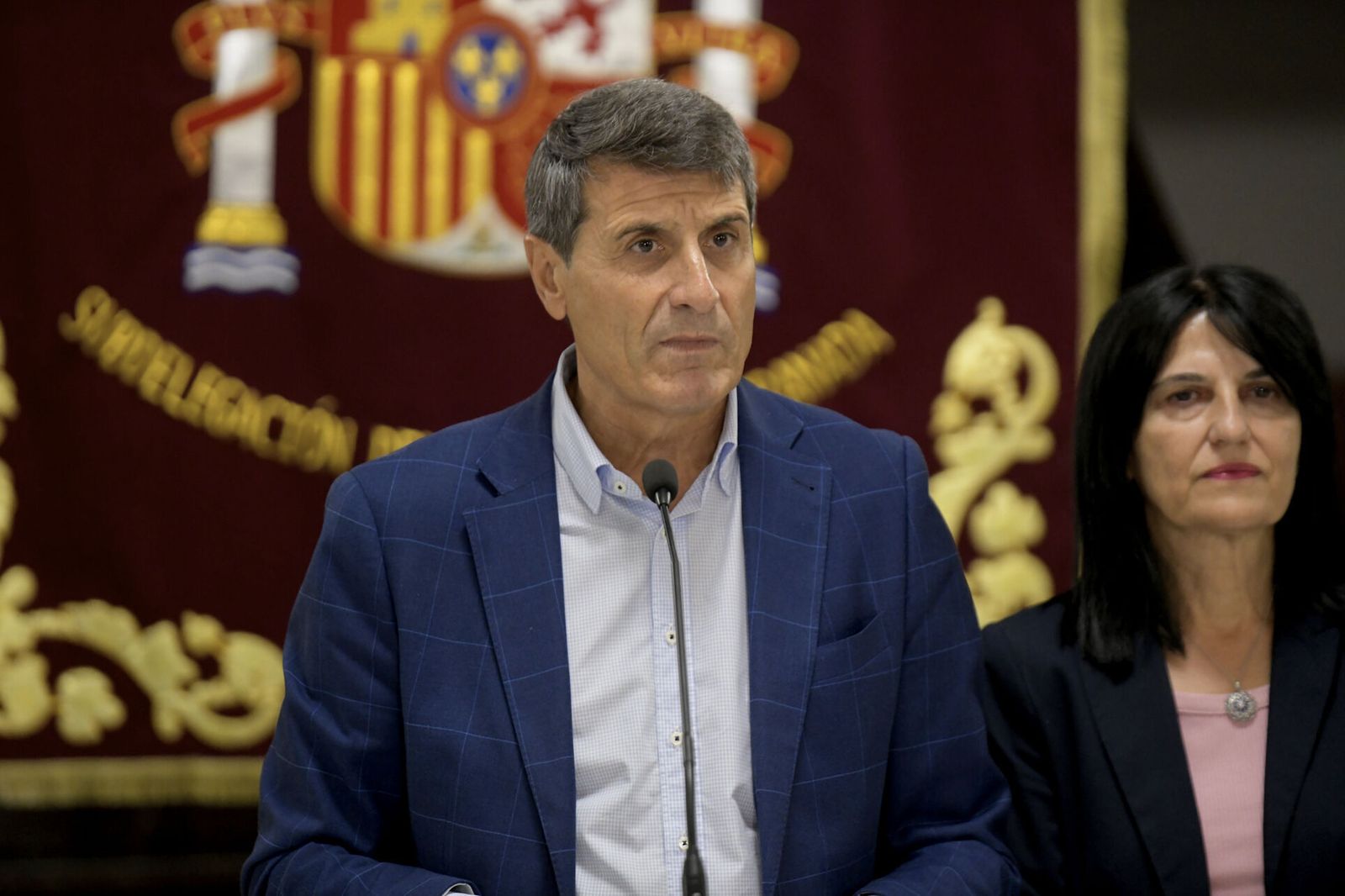 Pedro Fernández, junto a Inmaculada López Calahorro, esta mañana