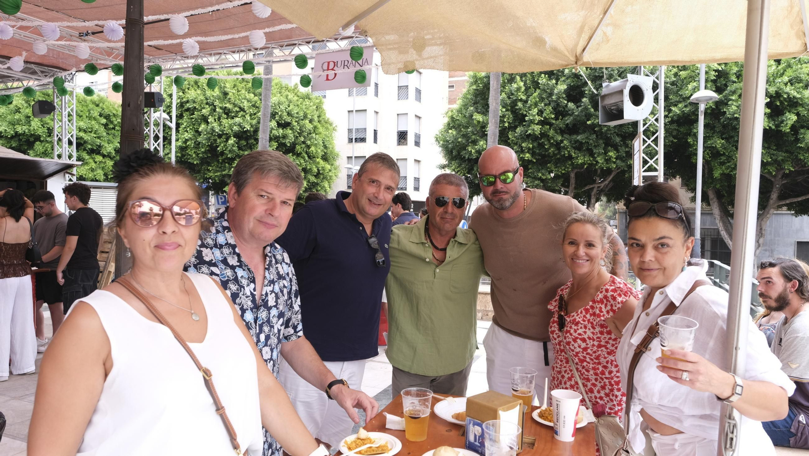 Los almerienses disfrutan del lunes en la Feria del Mediodía