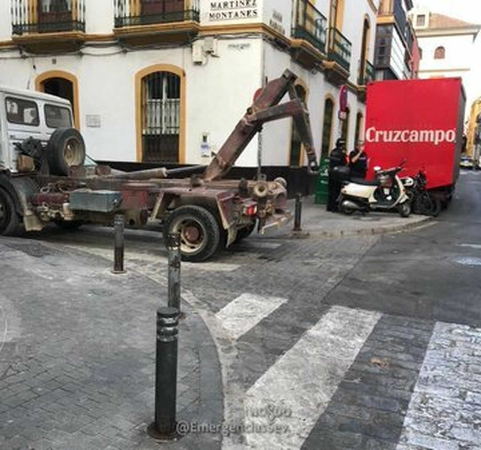 Los pivotes han sido ha repuestos.