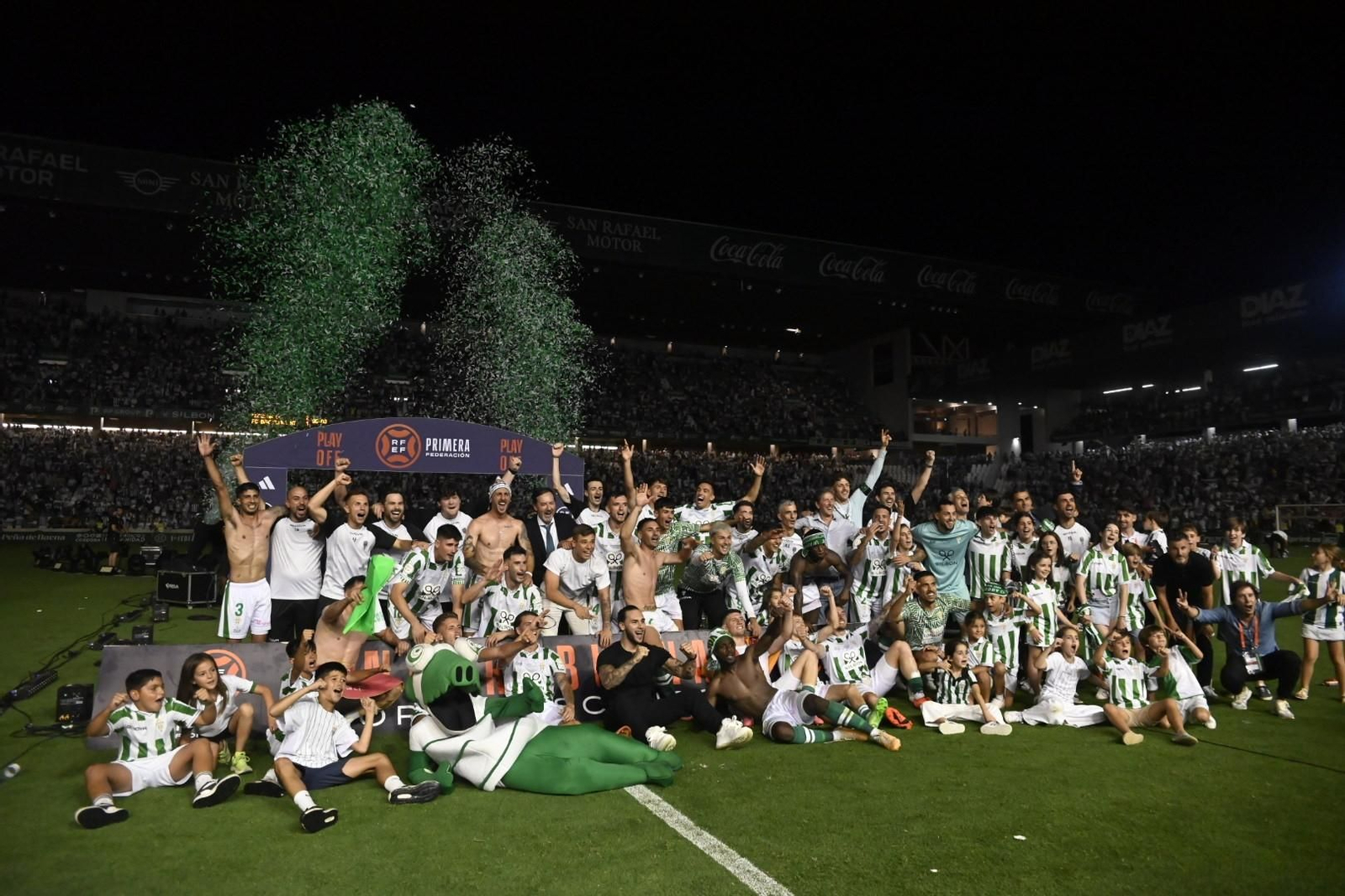 ¡El Córdoba CF celebra a lo grande su ascenso a Segunda División!
