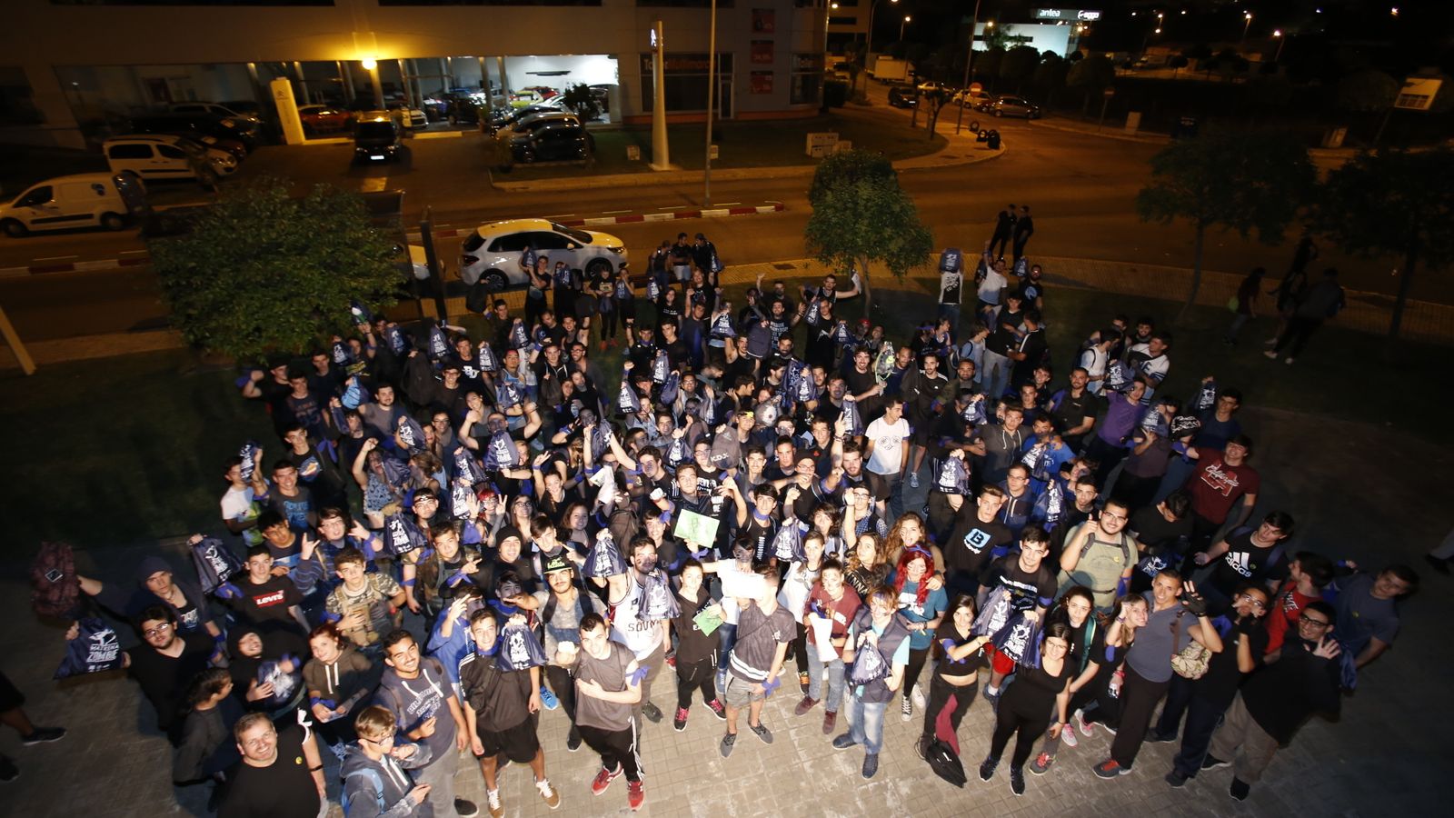 Concentración de jugadores, en las calles de Mairena del Aljarafe.